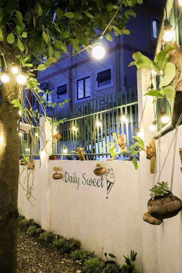 Ocean Breeze Hostel By Daily Sweet Moalboal Exterior photo