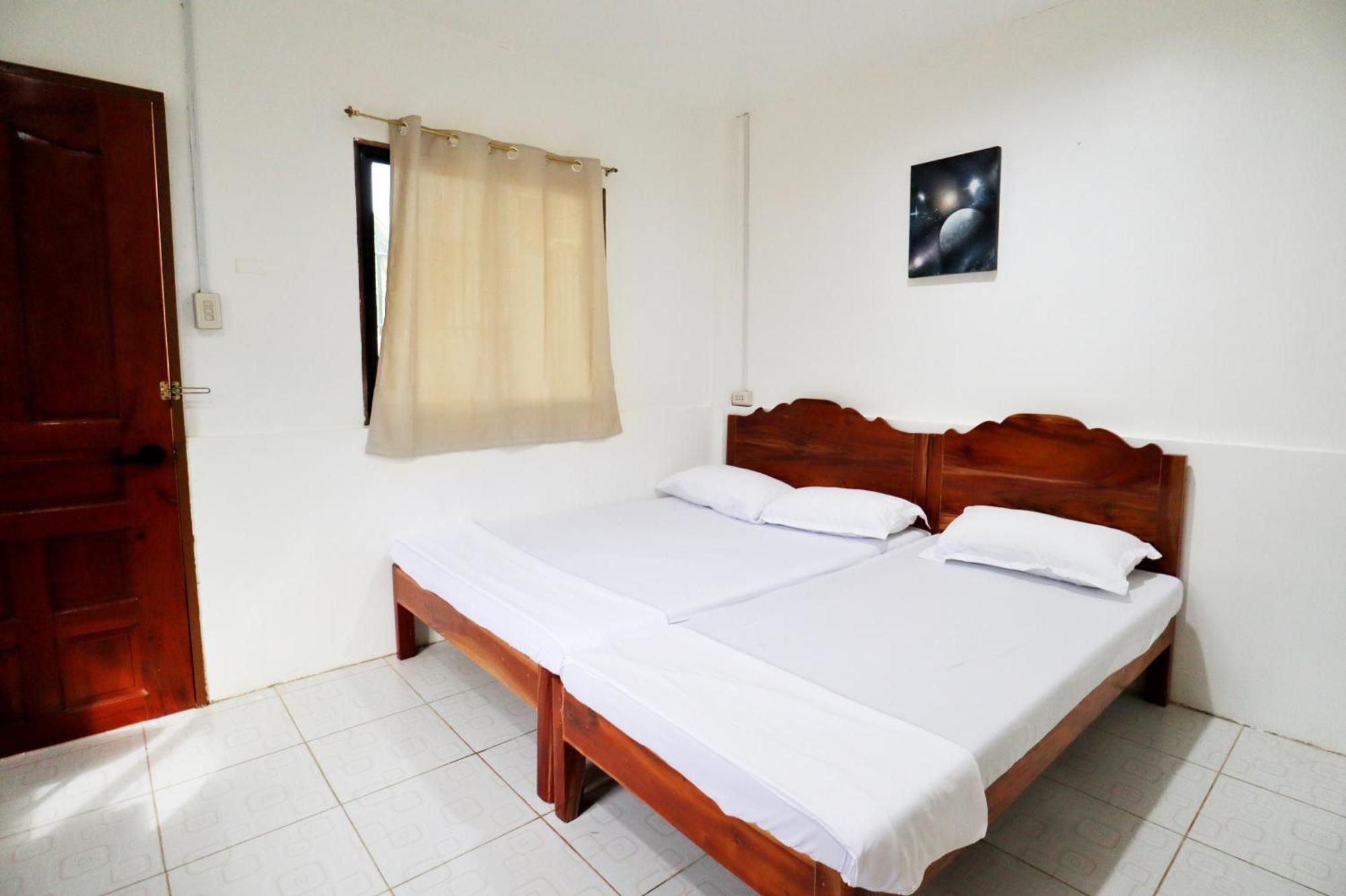 Ocean Breeze Hostel By Daily Sweet Moalboal Exterior photo